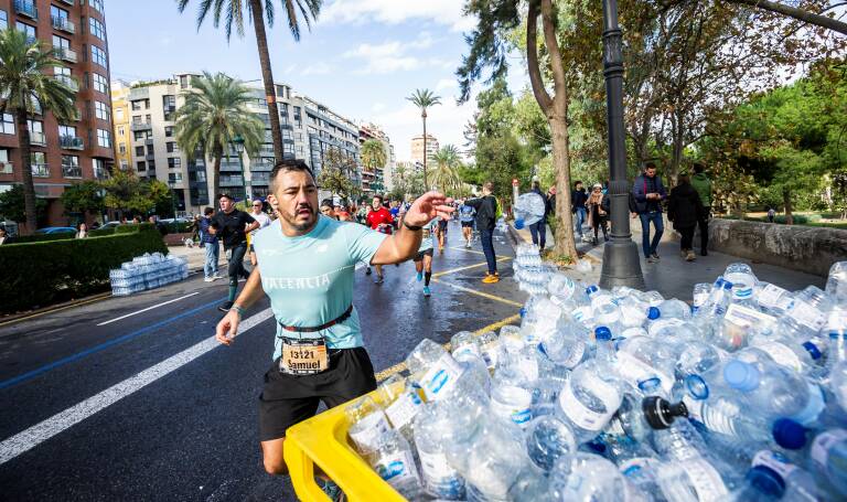 Lee más sobre el artículo Ecoembes recicla más de 15 toneladas de plástico, papel y cartón del Maratón Valencia