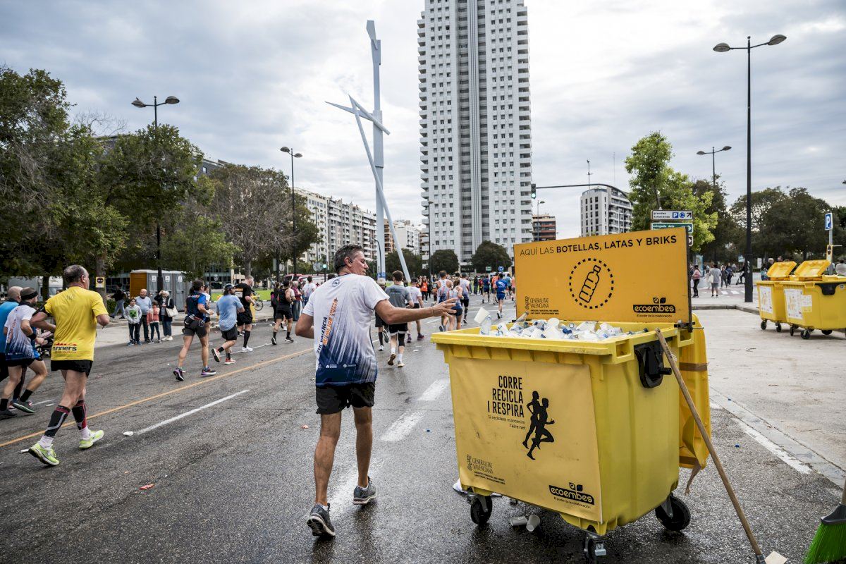 Lee más sobre el artículo El Medio Maratón Valencia recupera 7000 kilos de residuos para reciclar