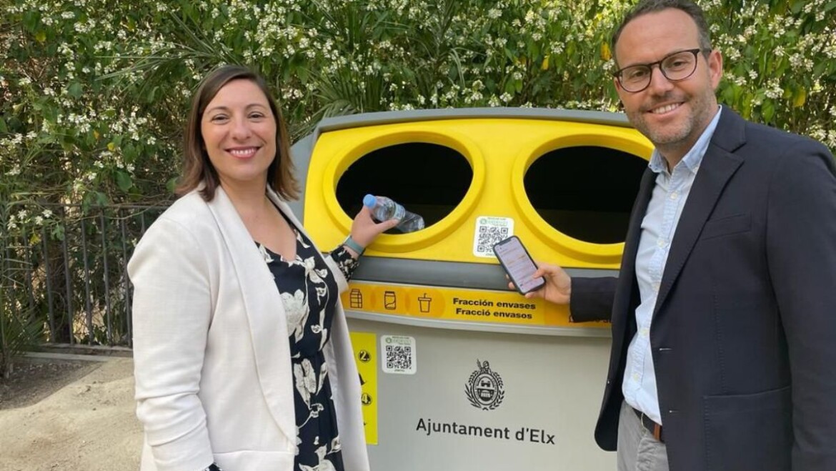 Lee más sobre el artículo Elche, primer municipio de la provincia en sumarse a ‘Reciclos’, el sistema de recogida selectiva de envases que tiene recompensa