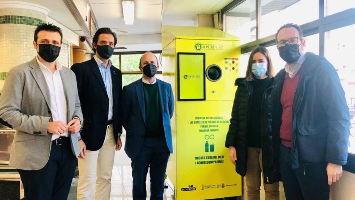 Més informació sobre l'article L’Ajuntament d’Elx instal·la als mercats municipals contenidors amb un sistema de recompensa per fomentar el reciclatge