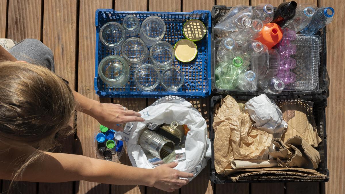 Read more about the article Com reciclar bé als contenidors blau i groc