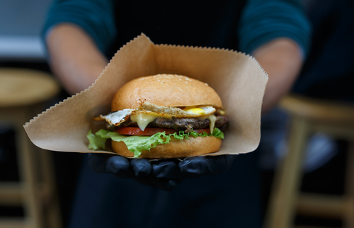Lee más sobre el artículo [:es]Envases más sostenibles para servir la comida rápida[:va]Envasos més sostenibles per a servir el «fast food»[:]