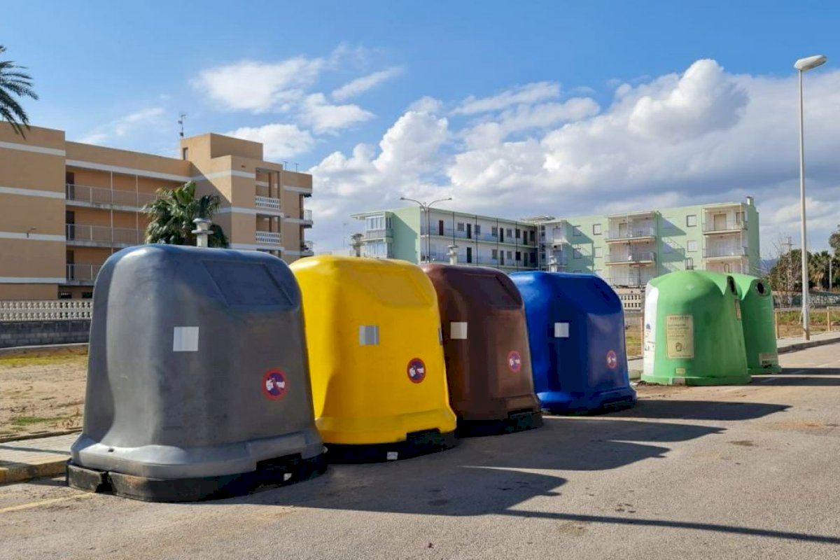 Lee más sobre el artículo Hasta 1.500 euros de sanción por tirar la basura fuera de los contenedores o del horario establecido en Nules