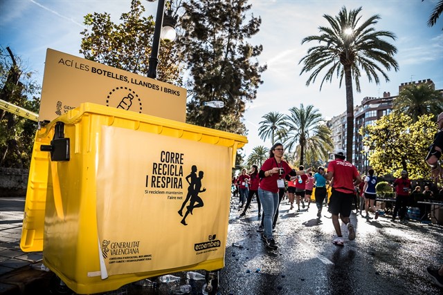 Lee más sobre el artículo [:es]La Maratón de València recicla más de 18 toneladas de residuos[:va]La Marató de València recicla més de 18 tones de residus[:]